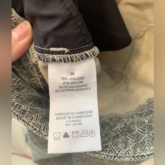 Pattern Capris - Picture 2 of 4